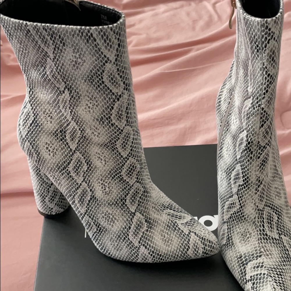 FashionNova Boots